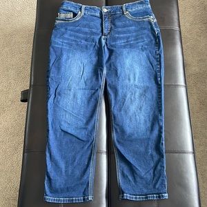 So lifting by Chico’s size 1.5 converts to size 10 capris